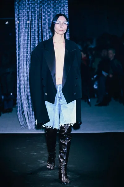 Look 16